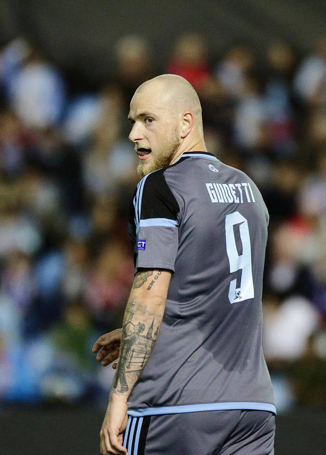 包含比利亚雷亚尔主场取得胜利，积分榜上升的词条