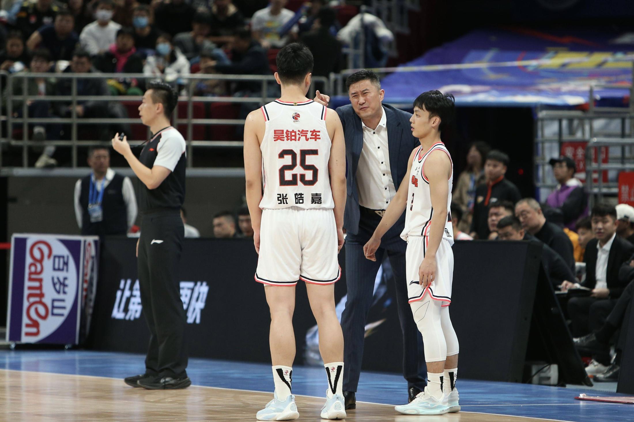 爱游戏官方入口-湖南男篮不敌对手，战绩受到影响