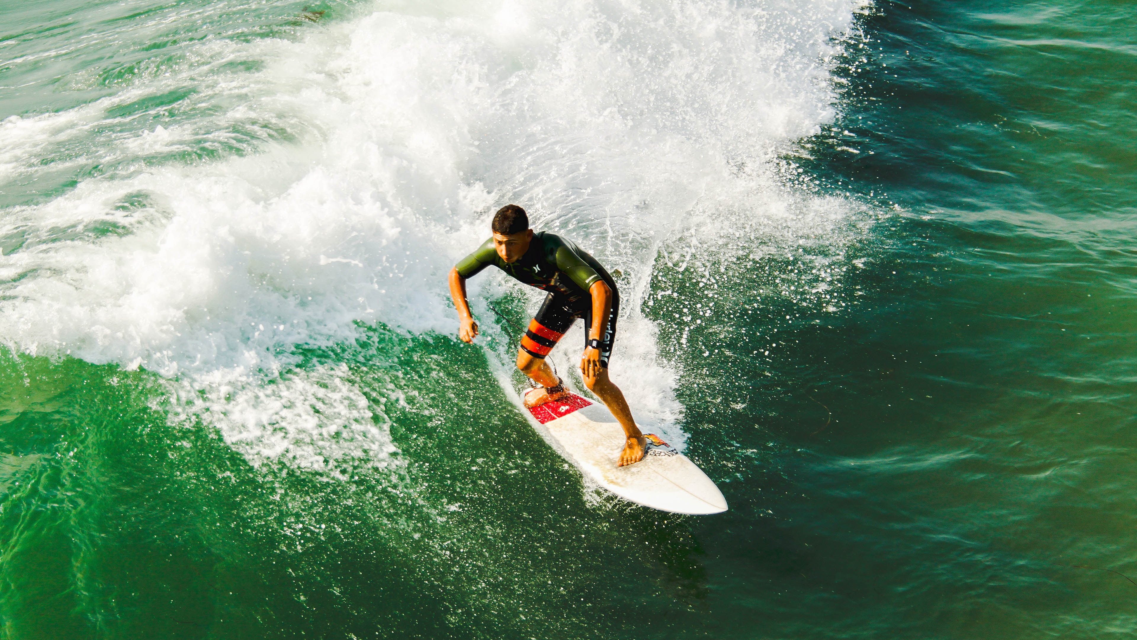 文班亚马关键节点连续得分,黄蜂压哨击败开拓者