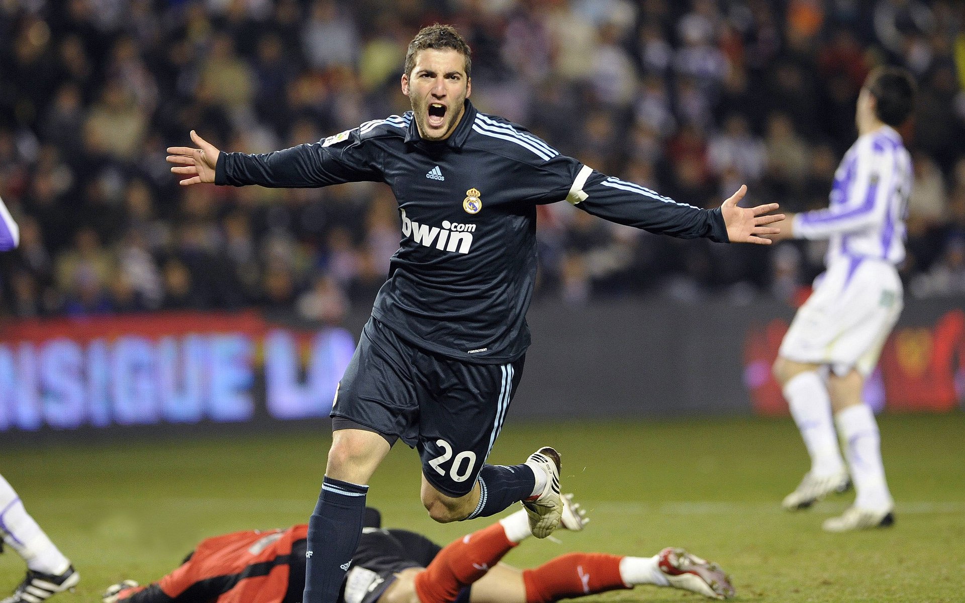 当巴伐利亚战车遇上波斯铁骑，苏亚雷斯的跨时空救赎