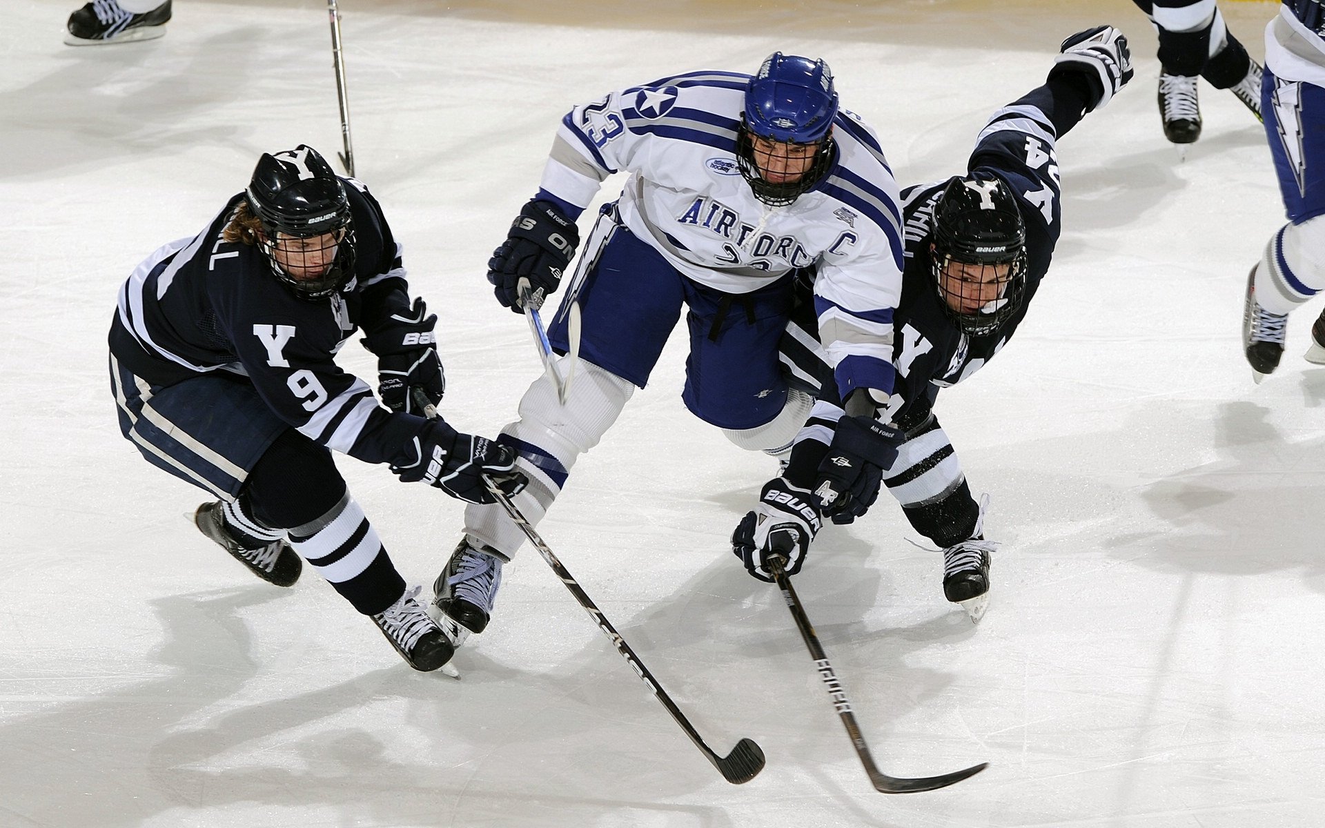 东契奇全程高能难救主，湖人争冠战惊险战胜老鹰