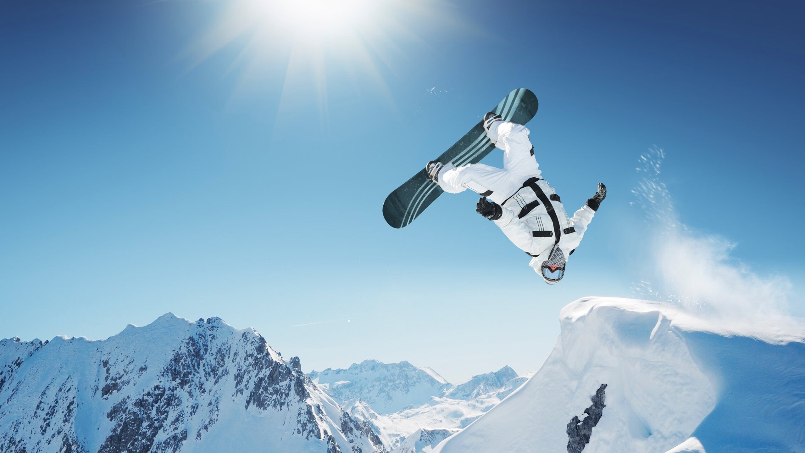 爱游戏在线-赛道与绿茵的碰撞，F1揭幕战与伊朗速胜马竞的双重焦点