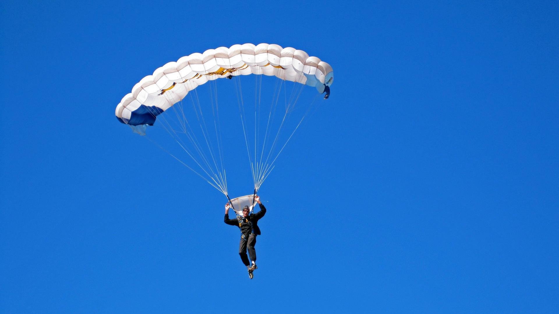 卡塔尔门神拉亚一战封神，个人能力碾压伊朗改写亚洲足球格局