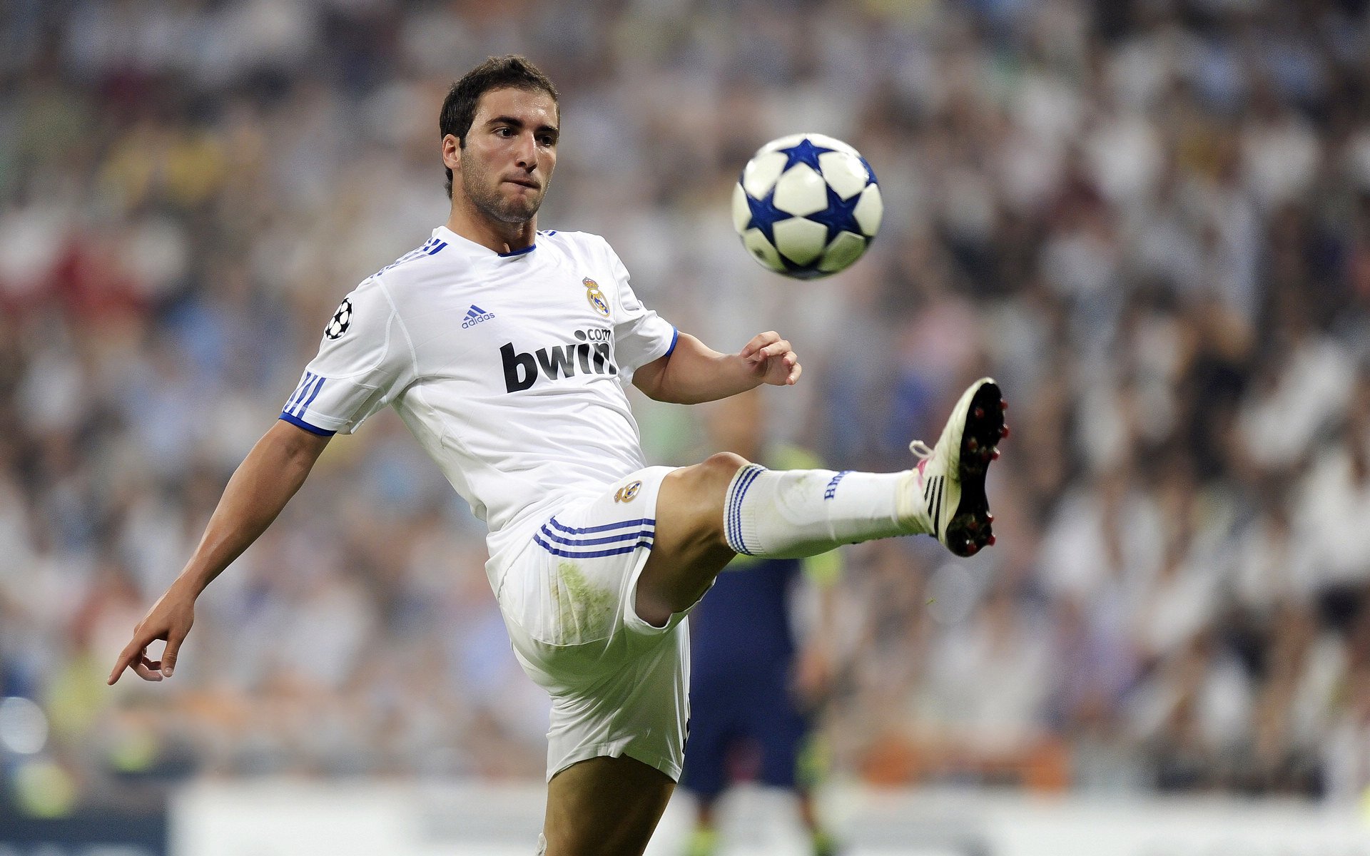 弗拉霍维奇爆发破局,阿尔及利亚式连续得分压制马德里竞技战术解析