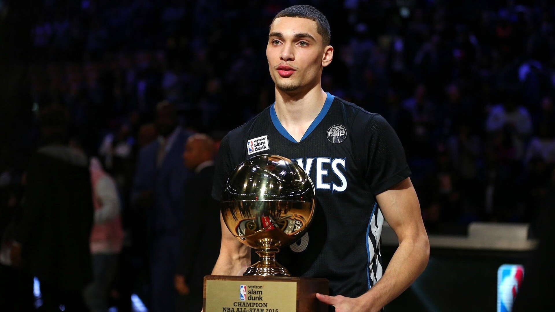 赛道与球场，当保罗在F1争冠战中接管比赛，雷霆已速胜步行者